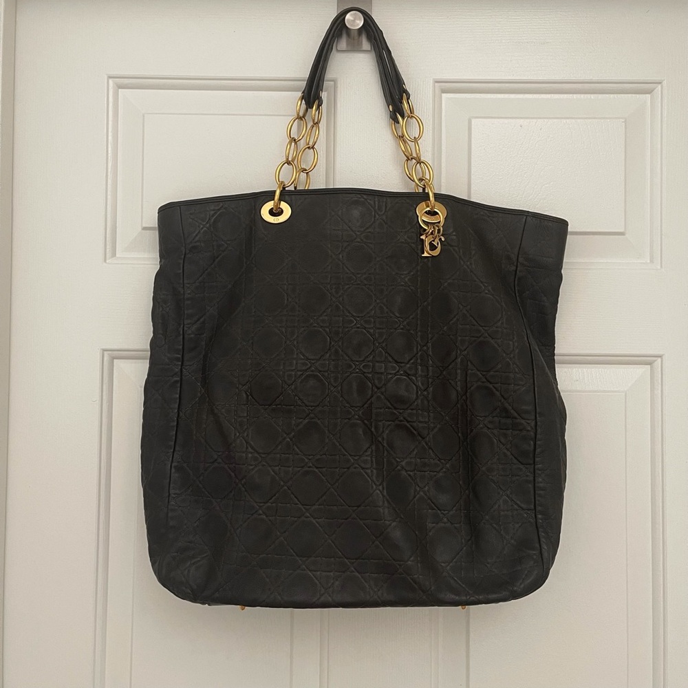 CHRISTIAN DIOR
Quilted Cannage Large Chain Tote